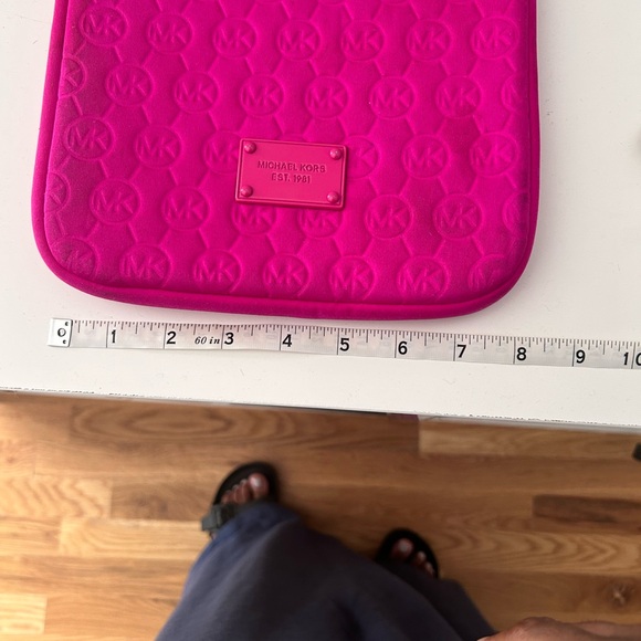 Michael Kors iPad case - Picture 6 of 6